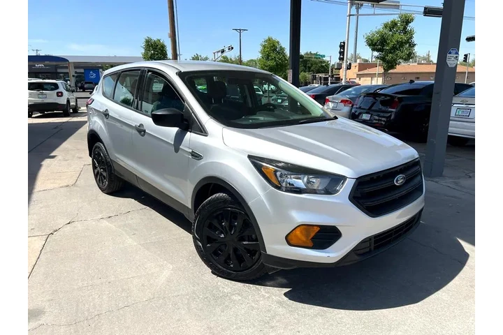2019 Escape S FWD image 3