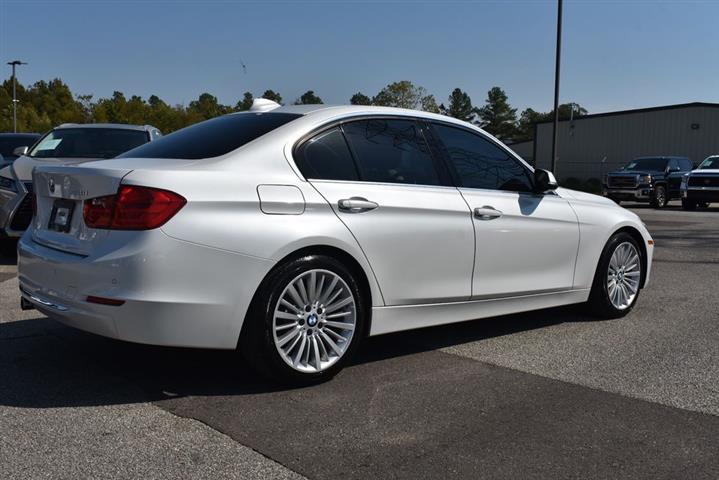 2013 BMW 3 Series 328i image 9