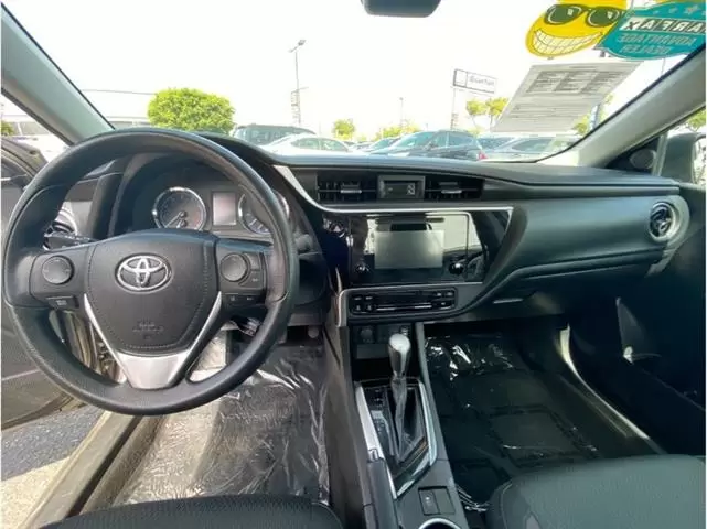 $19995 : 2019 Toyota Corolla LE Sedan 4 image 4