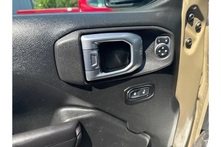 $28999 : Jeep Gladiator 2020 4x4 Spor image 10