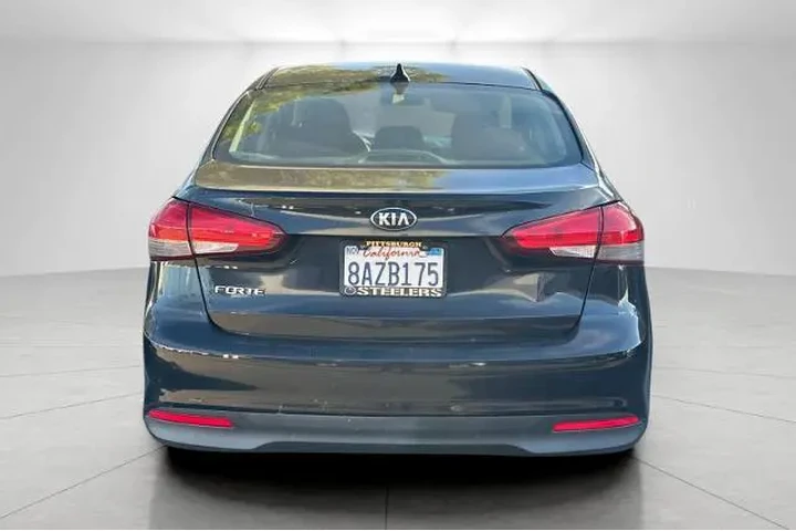$7795 : Kia Forte 2017 LX 4dr Sedan image 3