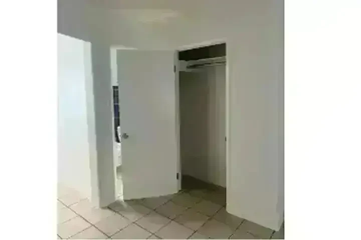 $1145 : L.A. FIGUEROA/ IMPERIAL  APTO image 2