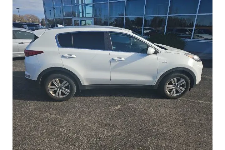 $9885 : Pre-Owned 2017 Sportage LX image 9