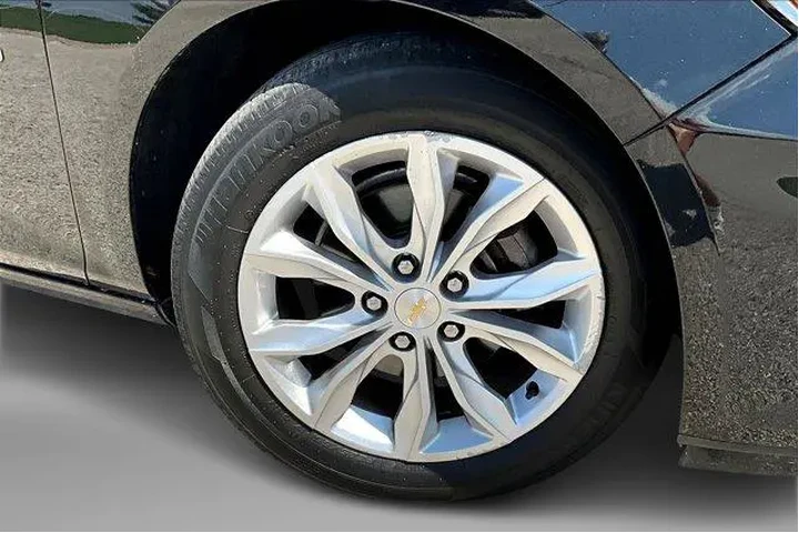 $19591 : Chevrolet Malibu 2023 LT 4dr image 9