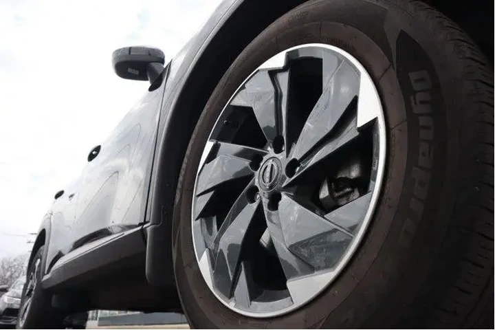 $23131 : Nissan Rogue 2025 AWD SV 4dr image 10