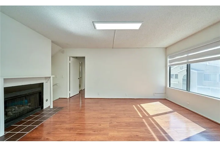 $1950 : 2Bedroom Apt in Vermont Ave image 3