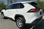 $17500 : 2021 Toyota RAV4 LE thumbnail