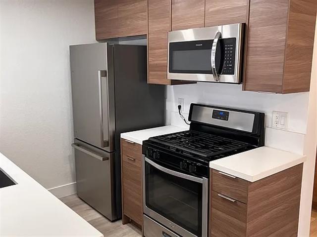 $1800 : 2BD 2BA FOR RENT image 5