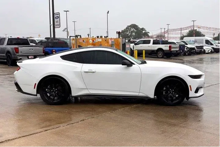 $32977 : Ford Mustang 2024 EcoBoost P image 5