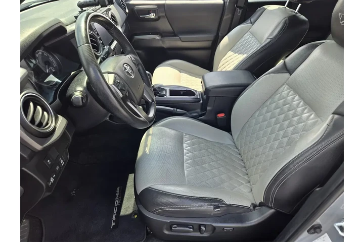 $37999 : Toyota Tacoma 2021 4x4 TRD P image 9
