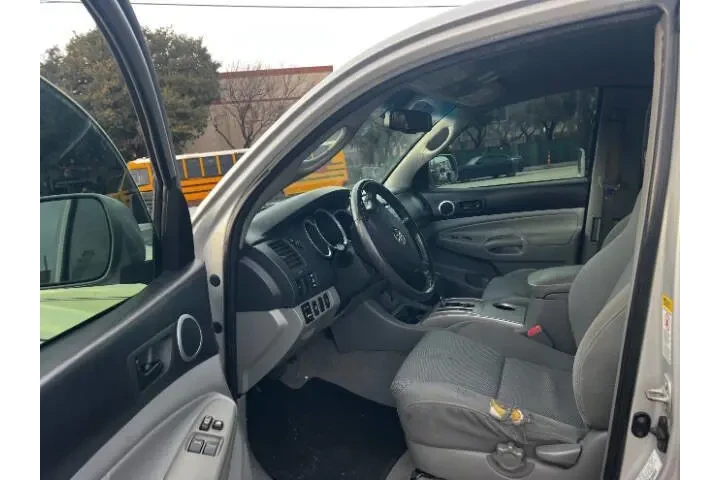 $15995 : 2010 Tacoma V6 image 9