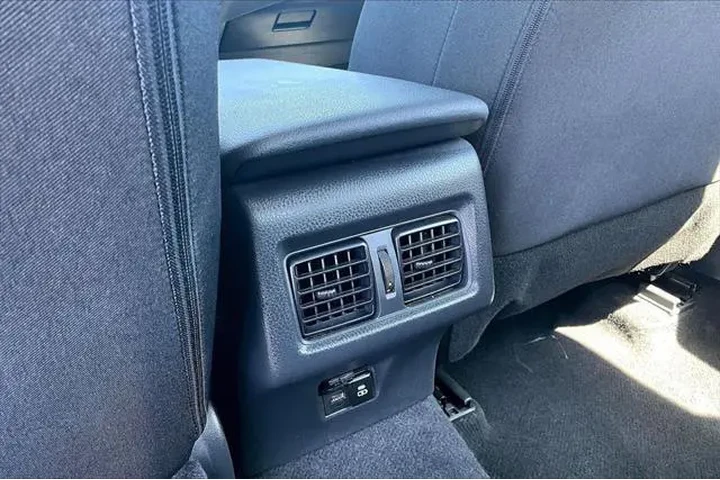 $24492 : Toyota Camry 2025 SE 4dr Sed image 10