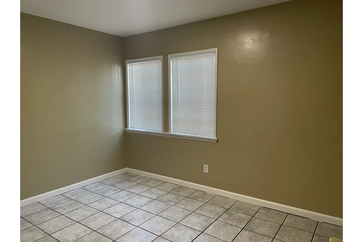 $2600 : Apart. /Casa Style Bell Garden image 5