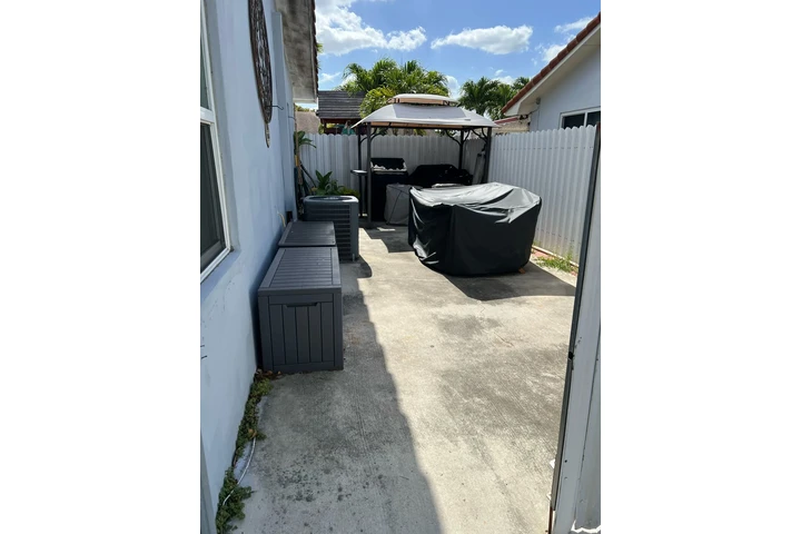 $1600 : Efficiency en Kendall image 2