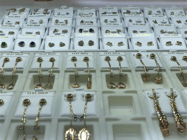 Dos de Oro Jewelers image 4