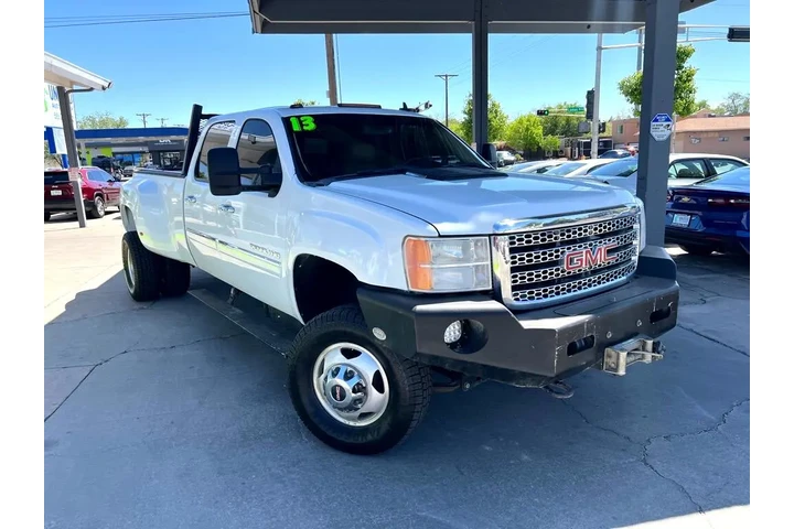 2013 GMC Sierra 3500HD Denali image 3