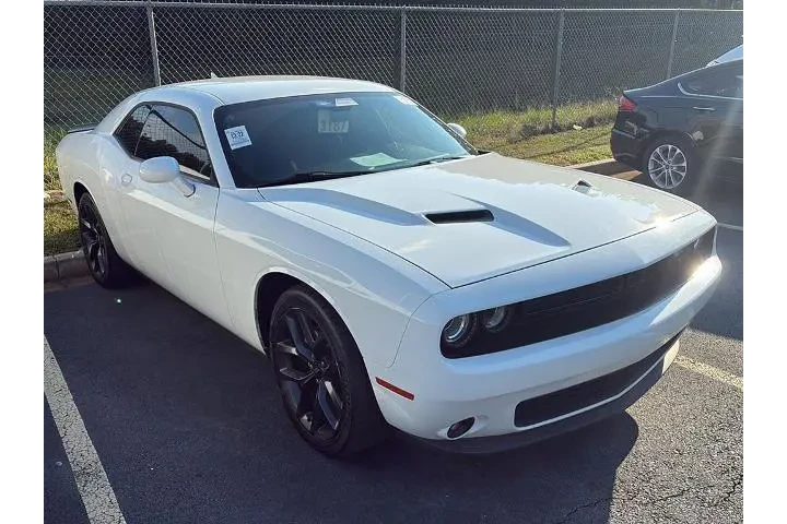 $18999 : Dodge Challenger 2022 SXT 2d image 2