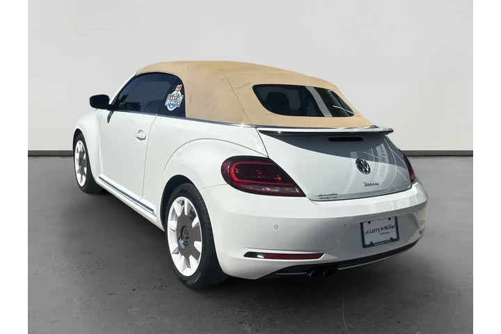 Volkswagen Beetle Convertibl image 4
