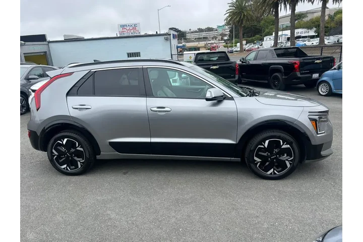 $25400 : 2023 Niro EV Wave image 4