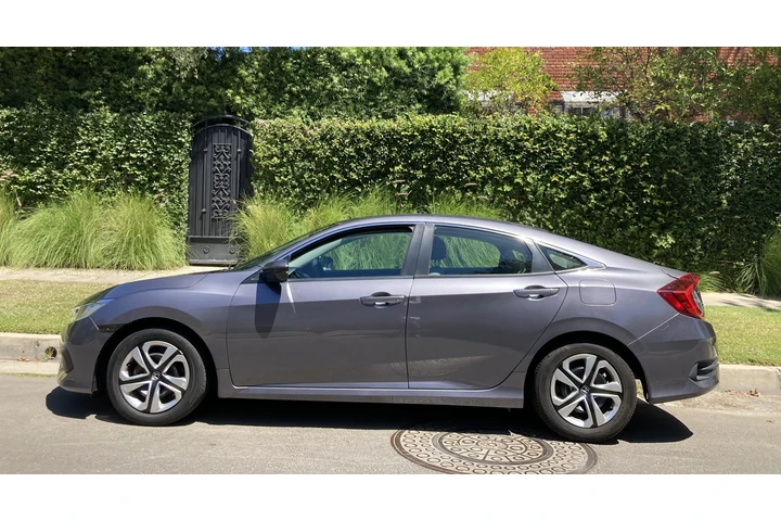 $9500 : 2016 Honda civic image 3
