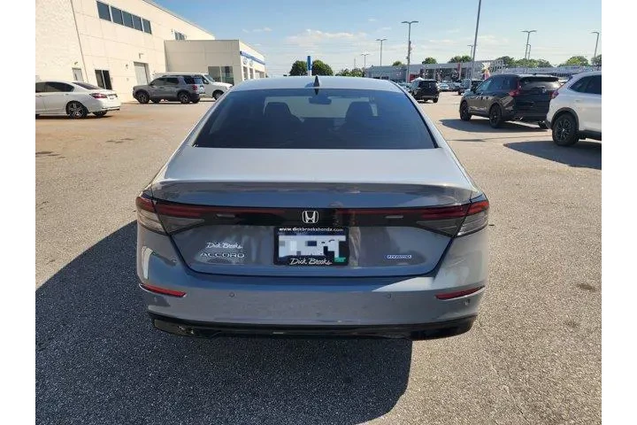 $27979 : Honda Accord Hybrid 2024 EX- image 5