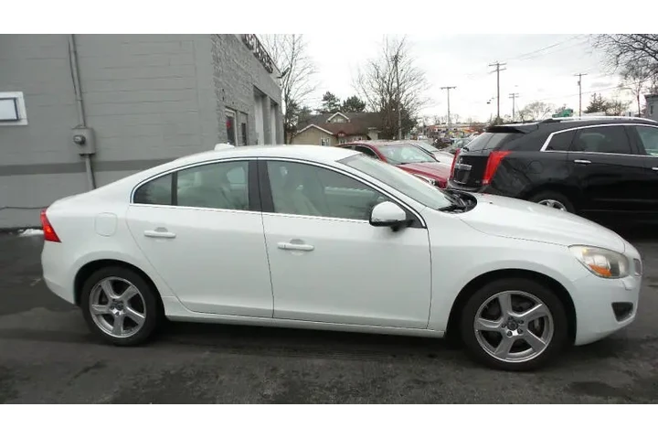 $8900 : 2012 S60 T5 image 4