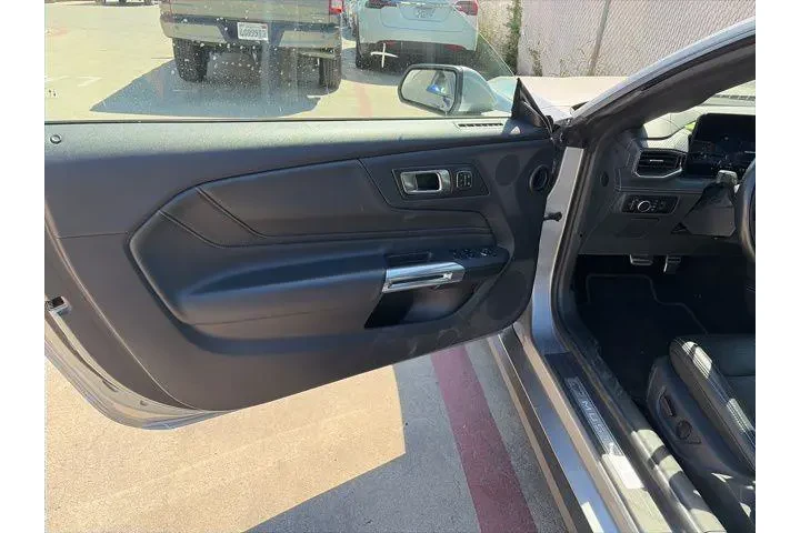 $29000 : Ford Mustang 2024 EcoBoost P image 6