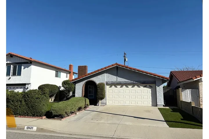 $1950 : READY NOW in ✅ Norwalk, CA✅ image 1
