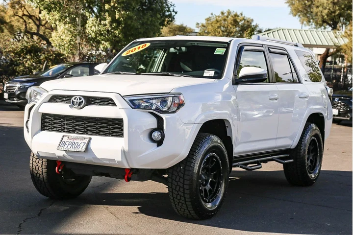 $29748 : Toyota 4Runner 2018 4x4 SR5 image 3