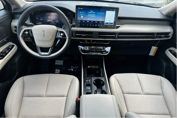 $38000 : Lincoln Corsair 2025 Premier image 3