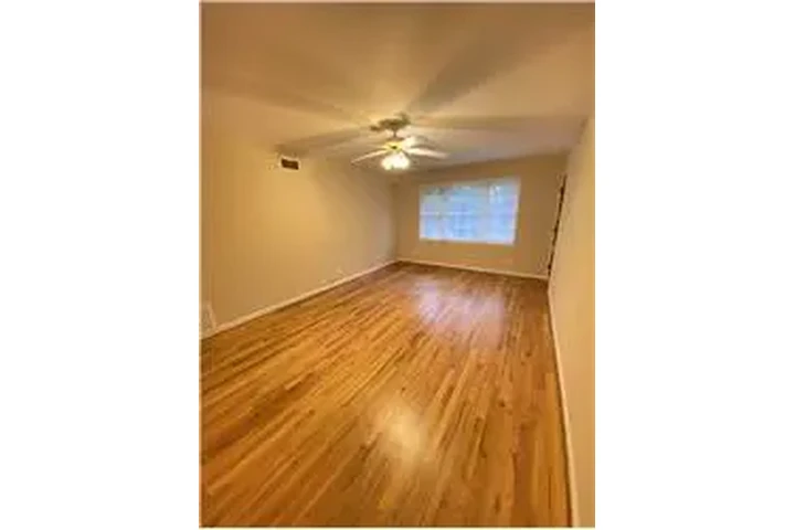 $1600 : Rental property with 2 bedro image 3