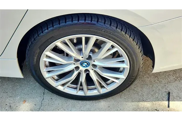 $32153 : BMW 3 Series 2024 330e 4dr S image 9