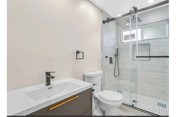 $2500 : 3Bedroom 2 Bathroom Home in LA image 7