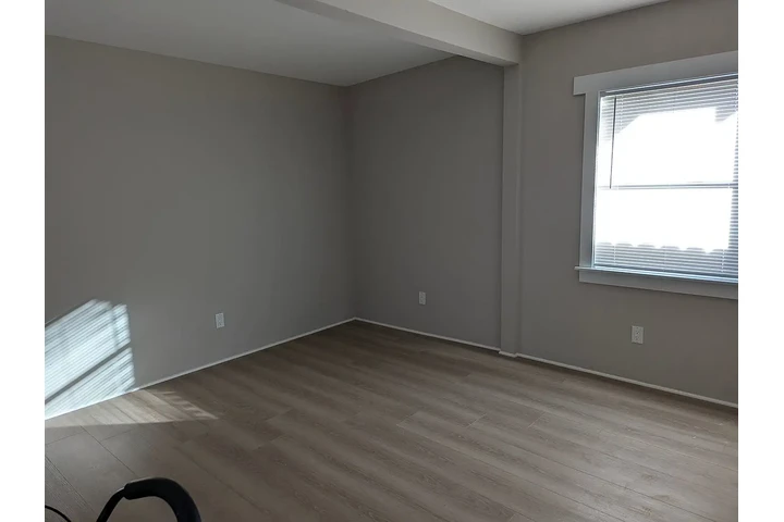 $800 : Casa dúplex de 2 dormitorios ! image 3