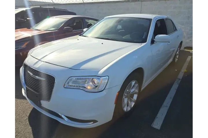 $25900 : Chrysler 300 2023 Touring 4d image 1