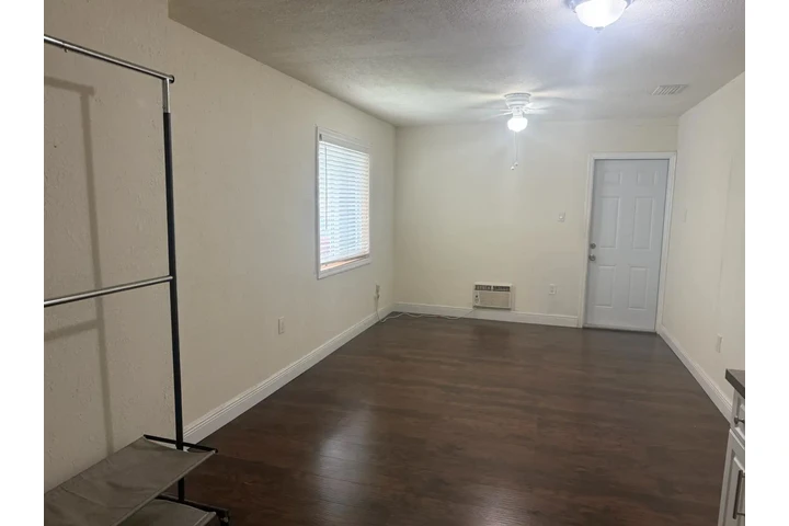 $1500 : Renta de efficiency image 1