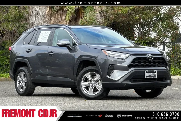 $28987 : Toyota RAV4 2023 AWD XLE 4dr image 1