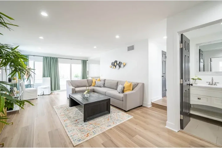 $1800 : Santa Ana - Home Available image 7