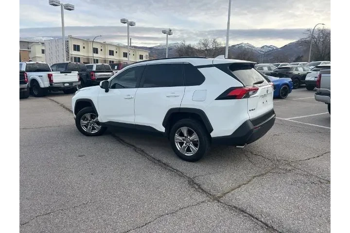 $23898 : Toyota RAV4 2023 AWD XLE 4dr image 10