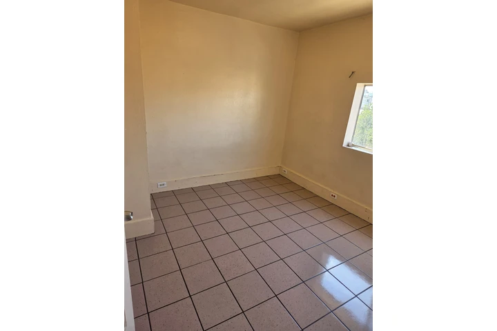 $1200 : Cuarto para una persona image 3