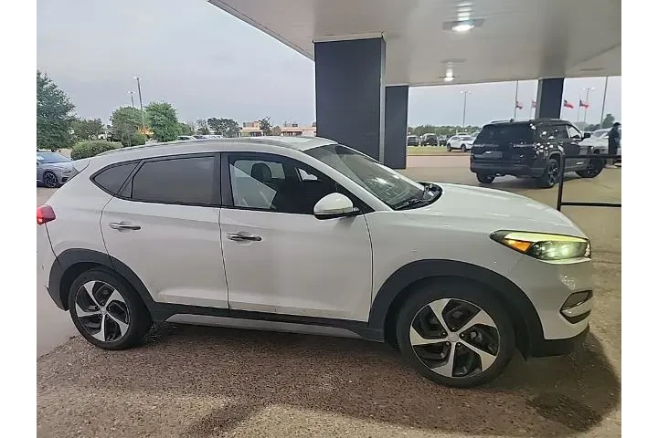 $13226 : Hyundai TUCSON 2017 Night 4d image 9
