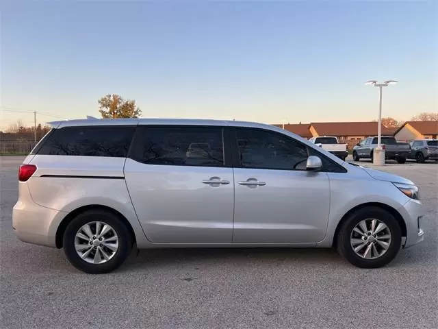 $9995 : Pre-Owned 2016 Sedona L image 7