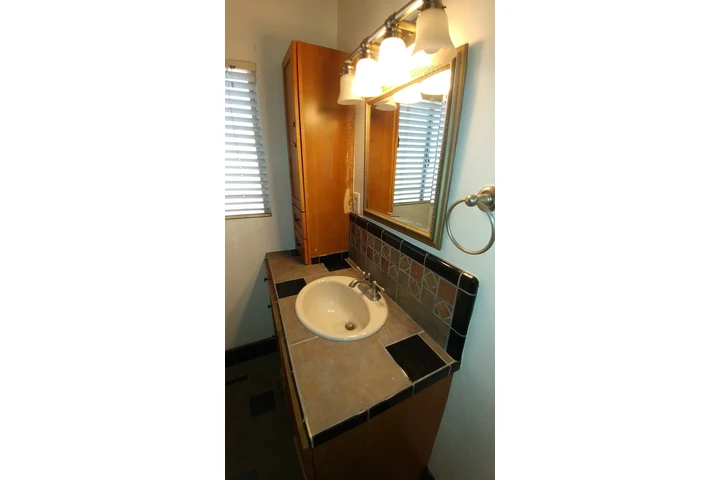 $950 : Cuarto de Renta image 4