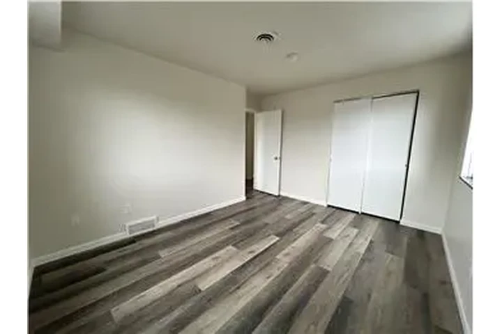 $750 : Rental property with 2 bedro image 5