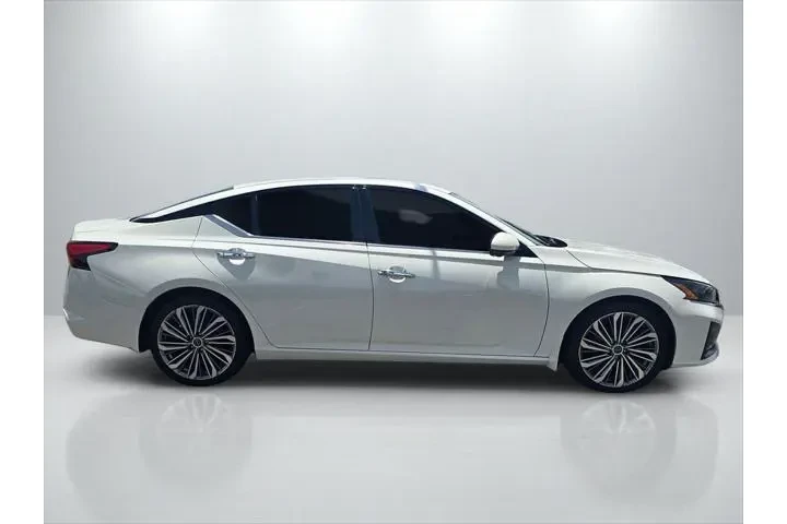 $23999 : Nissan Altima 2023 2.5 SL 4d image 6