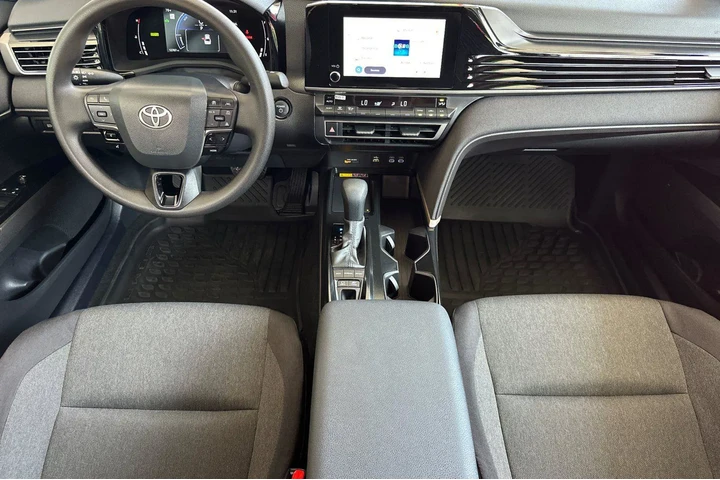 $29500 : Toyota Camry 2025 LE 4dr Sed image 6