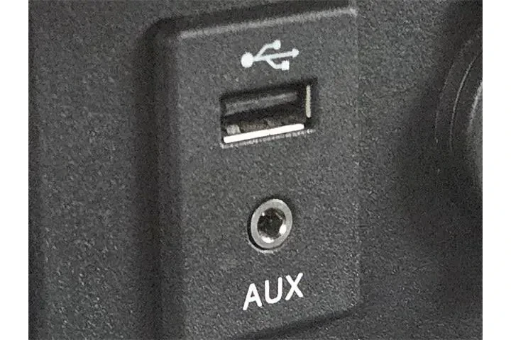 $24525 : Nissan Titan 2018 4x4 S 4dr image 8