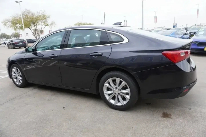 $18988 : Chevrolet Malibu 2023 LT 4dr image 4