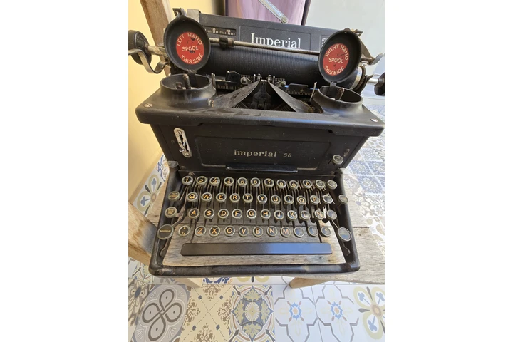 $12345 : Maquina de escribir Antigua image 1