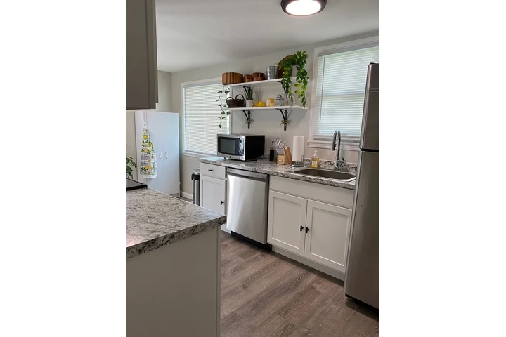 $1600 : 3BEDROOM READY TO MOVE IN image 7